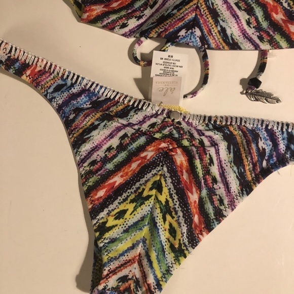 Ale Bikini - Picture 3 of 10